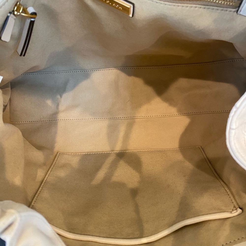Tory Burch Cream Quilted Shoulder Bag - Picture 9 of 16